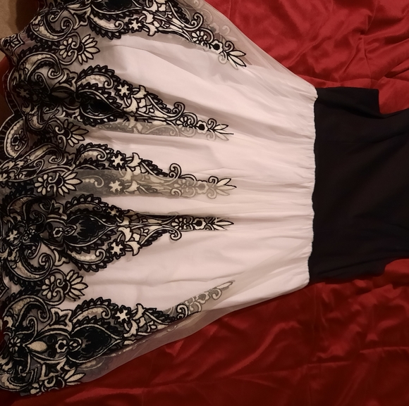 Sisjuly party dress size large - Picture 2 of 3